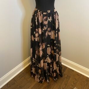 Elegant Floral Maxi Skirt in Black and Tan